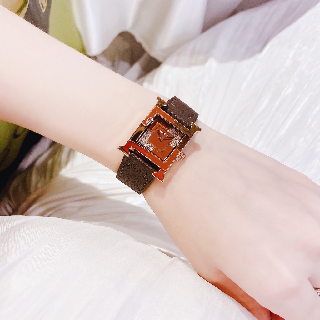 Set Đồng Hồ Nữ Madocy Chính Hãng Màu Nâu Kèm Dây Da Trắng