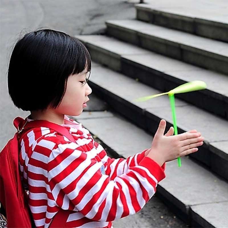 Đồ Chơi Chong Chóng Tre Tích Hợp Đèn LED Cho Bé