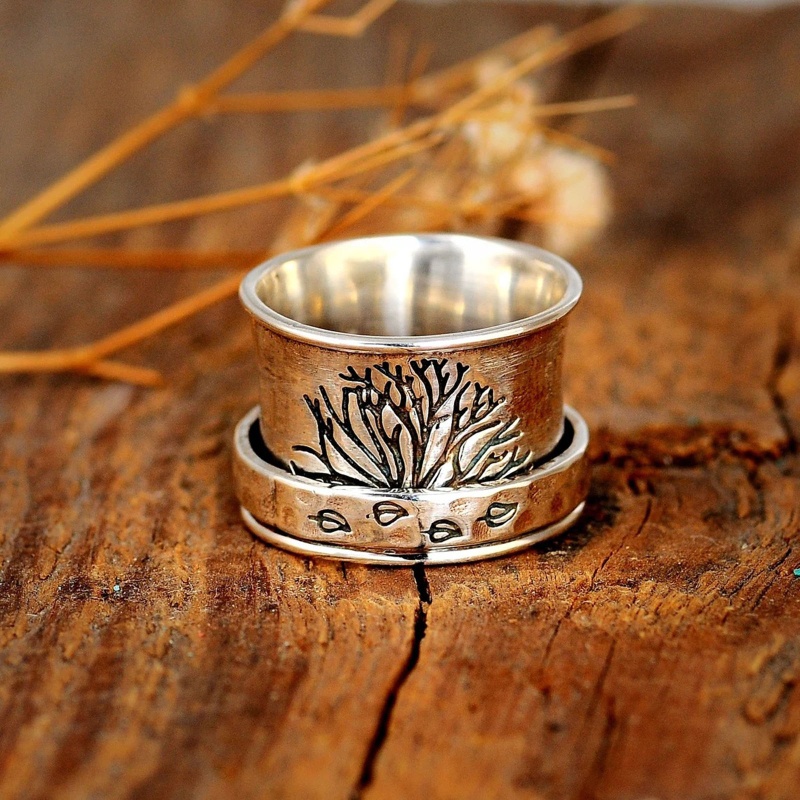 Nhẫn Xoay Tròn Họa Tiết Cây KING of Life Đơn Giản Cho Bạn Gái
