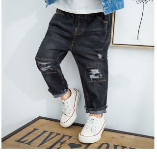 Quần jeans rách cho bé trai