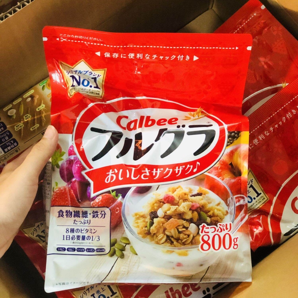 Ngũ cốc calbee đỏ 800g yến mạch ăn kiêng nhật bản mix sữa chua hoa quả trái cây dùng ăn sáng - [HSD T10/2022]