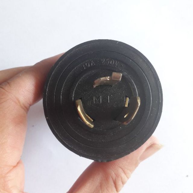 Rắc cắm ba chân máy phát điện
