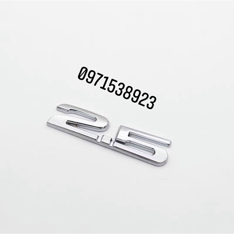 Logo chữ 2.0 2.5 AWD kim loại dán thân xe