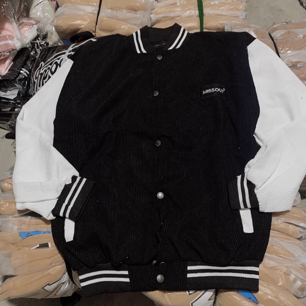 Áo khoác Bomber Nhung Kaki Thêu Missout Nút Bấm - Kiểu Rộng Unisex Nam Nữ Mặc Thu Đông Siêu Xinh