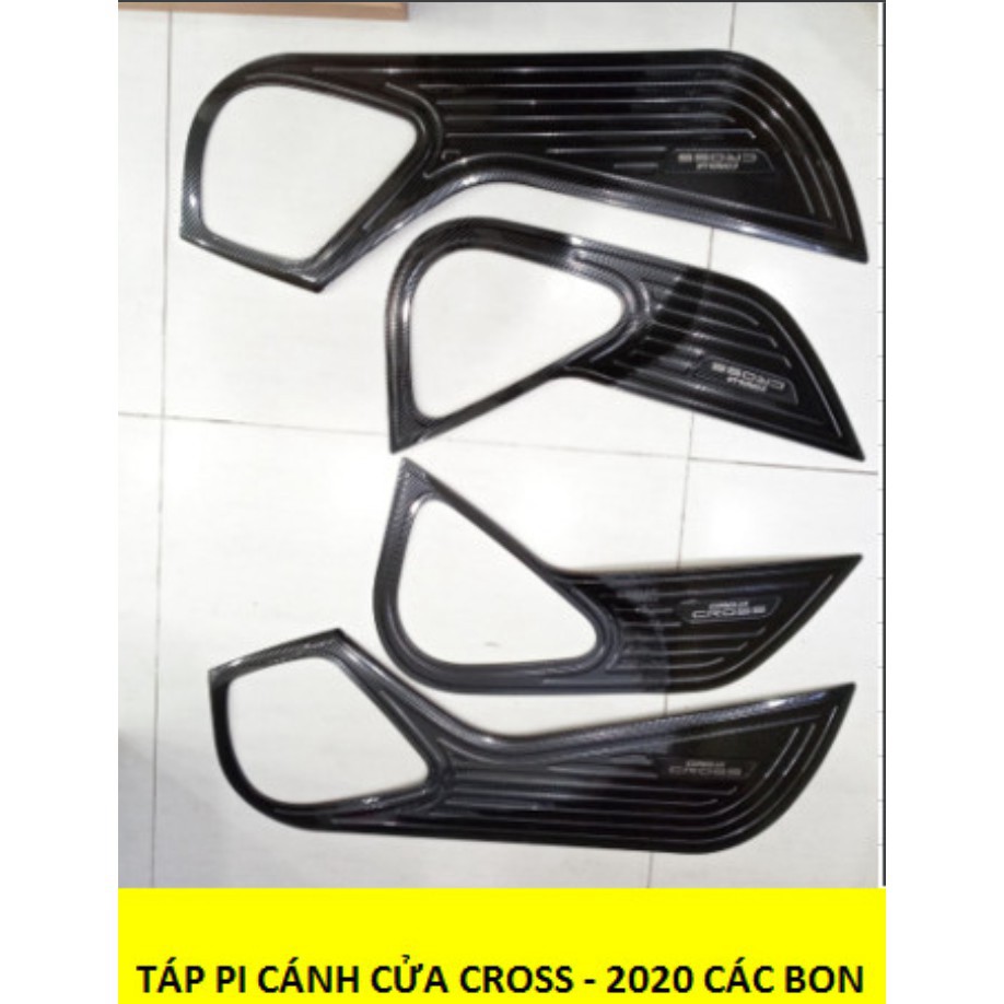 Ốp Tapli Cánh Cửa Toyota Cross Vân Carbon Cao Cấp tặng kèm keo dính 3M hai mặt