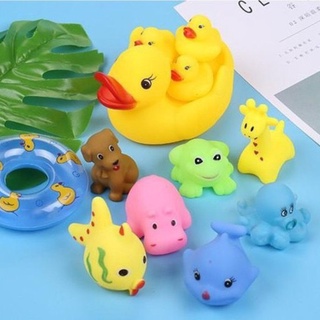 Vịt chíp thả bồn tắm (gồm 1 vịt mẹ và 3 vịt con) ngộ nghĩnh phát ra âm thanh khi bóp