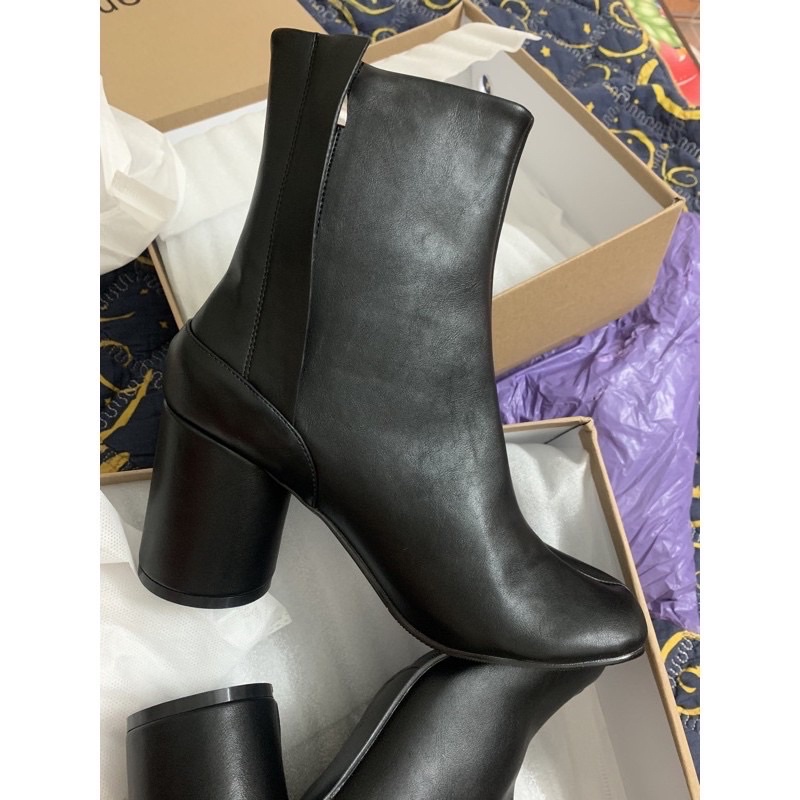 Sẵn đen xi 37 - Bốt nữ xẻ móng lợn xuất xịn MAISON MARGIELA gót trụ 7-8cm order
