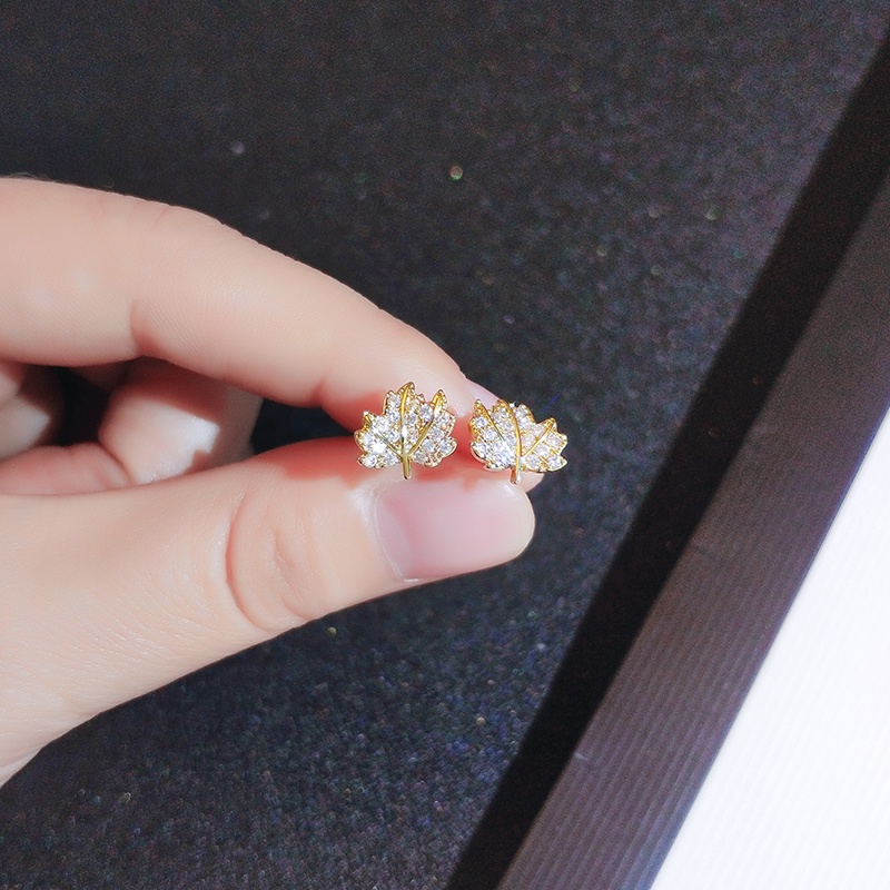 Khuyên tai dạng kẹp JIUDUOLAN hình lá phong đính kim cương giả tinh tế hợp thời trang dễ phối đồ màu vàng cho nữ