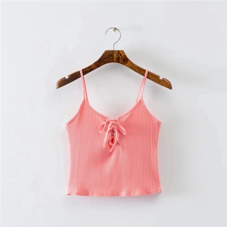 Áo croptop cổ chữ V khoét sâu thiết kế quyến rũ cho phái nữ