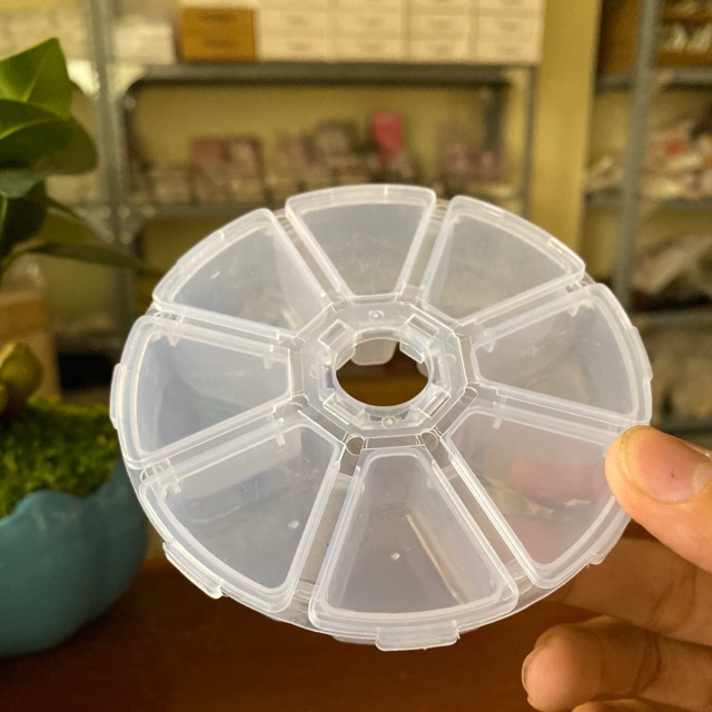Hộp nhựa 8 ô