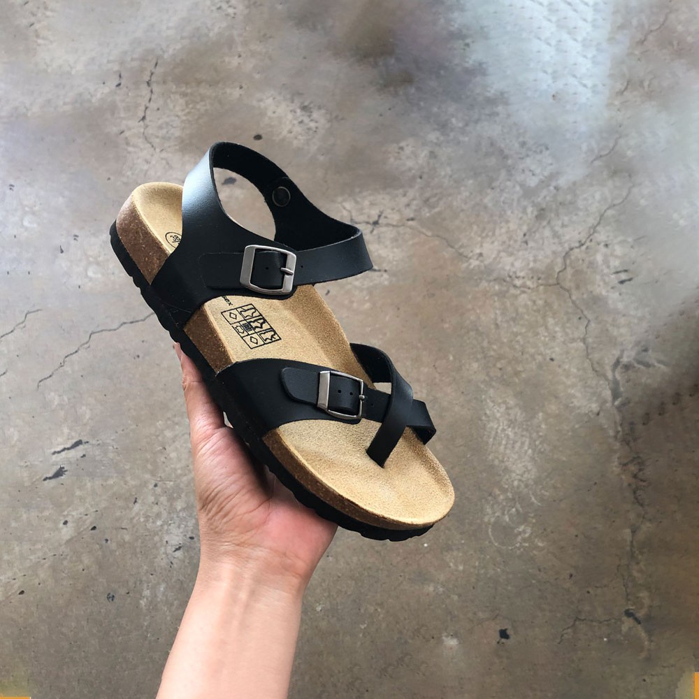 Sandal Nam Nữ Xỏ Ngón Đế Trấu Màu Đen Detaunisex Mã SATA22D Full Box