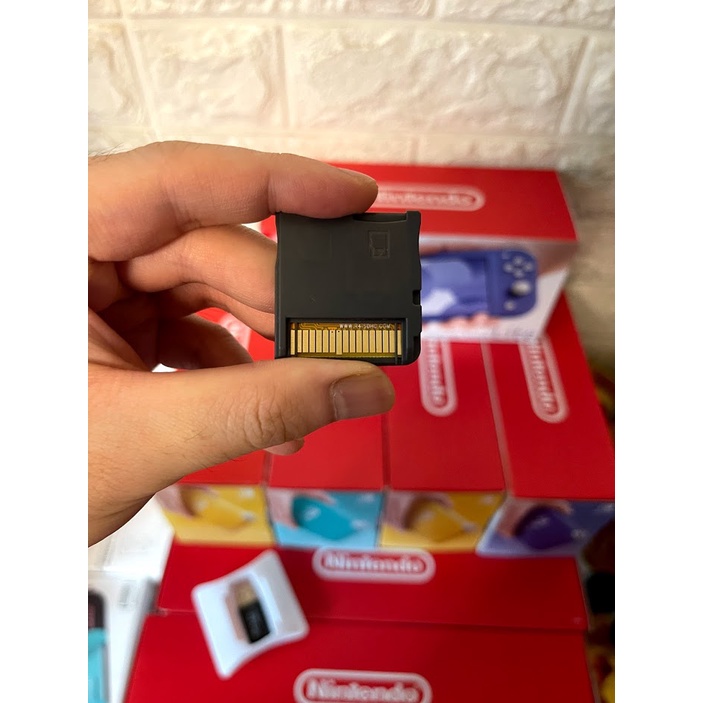 Thẻ R4 dùng để chơi game Nintendo DS cho các máy DS và 2DS/3DS