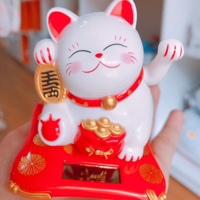 MÈO THẦN TÀI VẪY TAY
