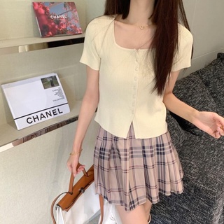 Áo montoghi cổ vuông