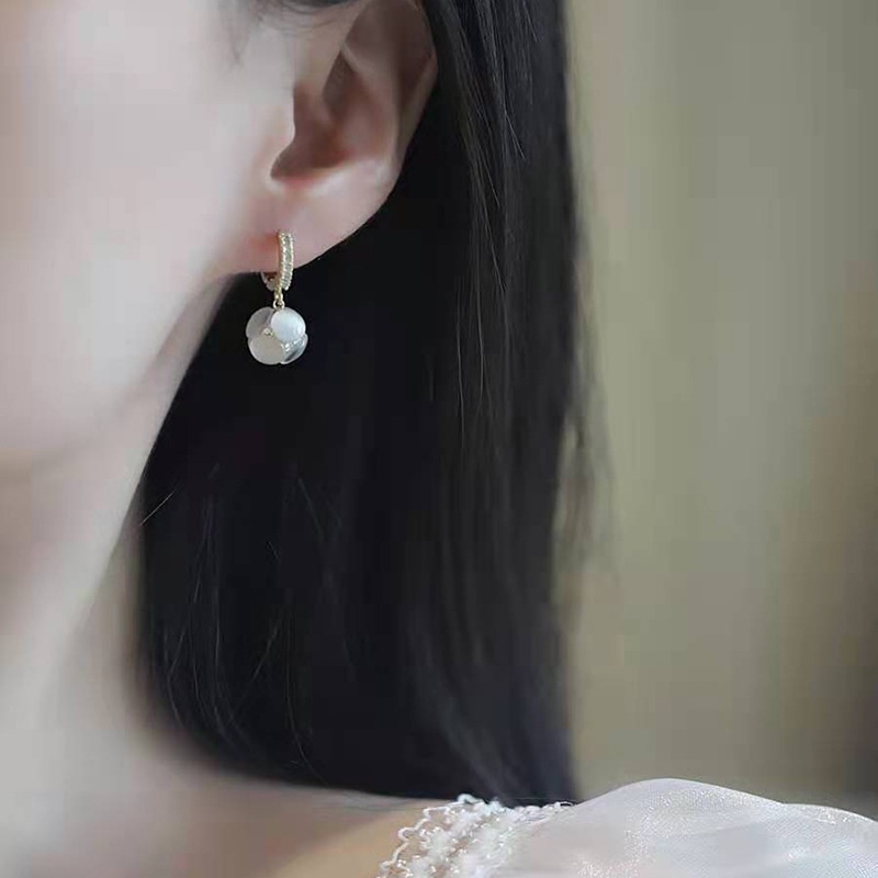 Bông tai nữ đính đá Eleanor Accessories dáng thả khuyên tròn phụ kiện trang sức sang chảnh