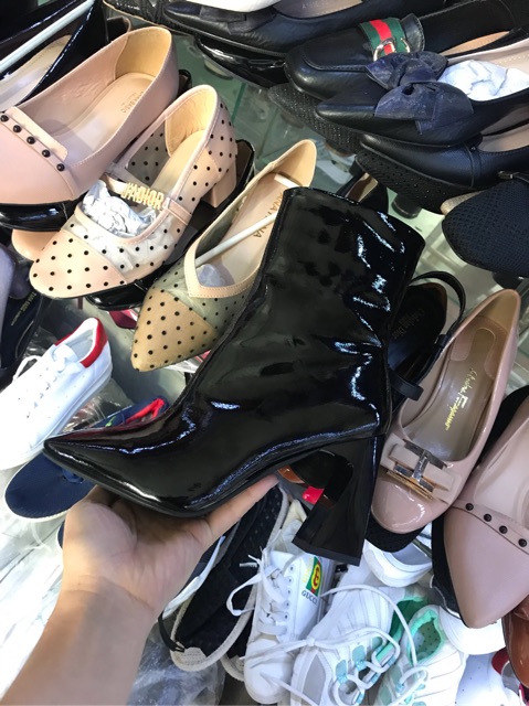 Boots da bóng cổ cao đỏ đen sữa gót cong 7cm hộp hoa đào | BigBuy360 - bigbuy360.vn