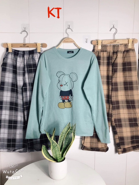 Set áo thun dài tay in gấu xx + quần kẻ ô caro ống suông rộng