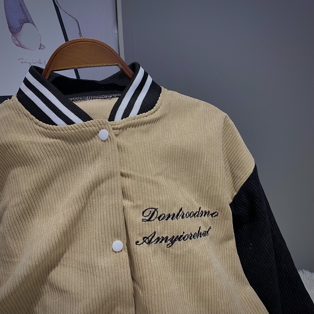 Áo khoác bomber nhung tăm chữ thêu nam nữ phong cách Hàn Quốc