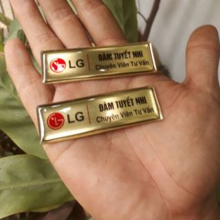 Biển tên đeo áo in cố định phủ keo bóng loáng cực đẹp .nam châm hít cao cấp