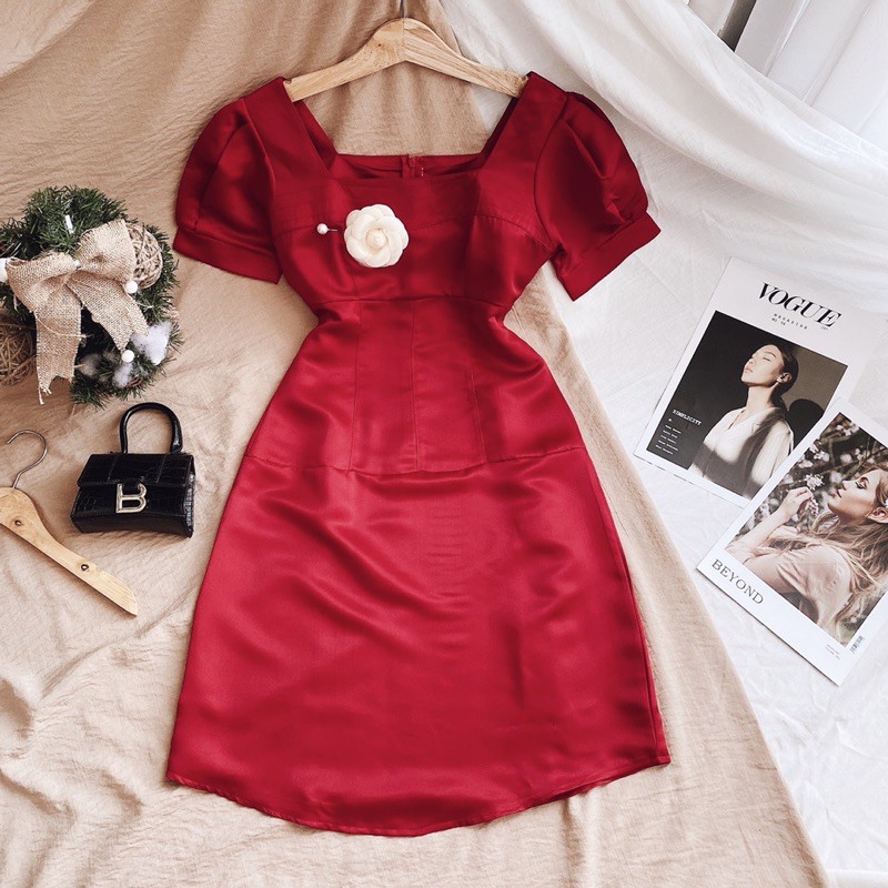 ĐẦM CỔ VUÔNG ĐỎ TAY BÚP TAG HOA