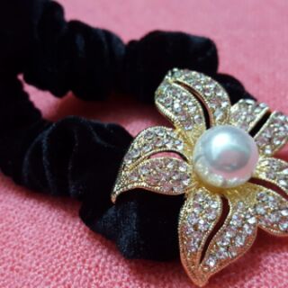 Cột tóc đính đá. Giá 55k