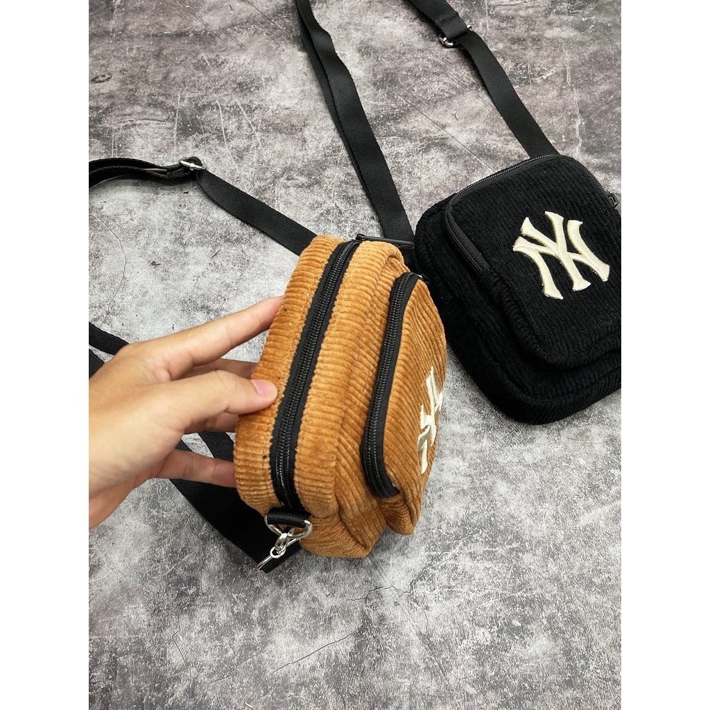 Túi Đeo Chéo Chất Liệu Vải Nhung Cordoroy Mini Cross Body Bag B439