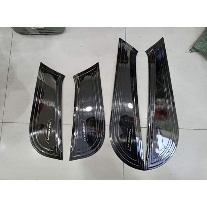 Ốp tapli, màng loa cánh cửa xe Ford Ranger 2016 - 2020, hàng titan cao cấp