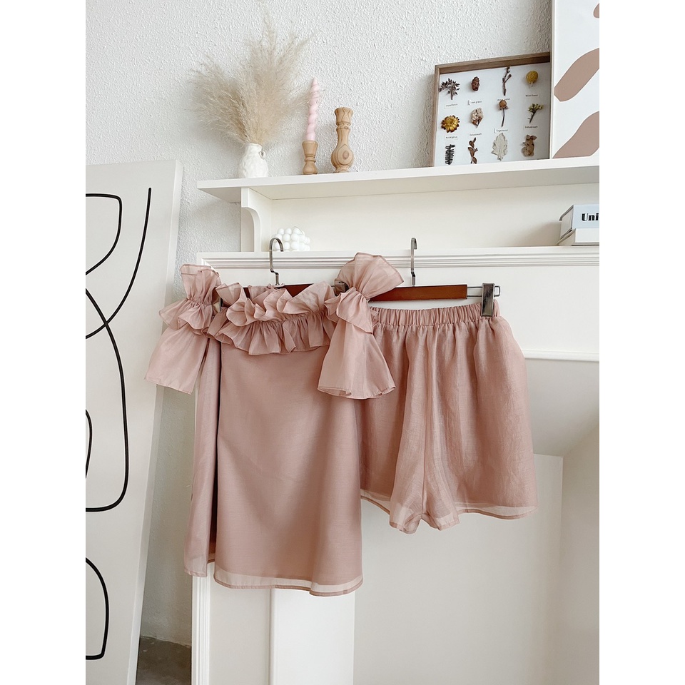 TUBYCATU | Set áo bẹt vai organza nude + quần short