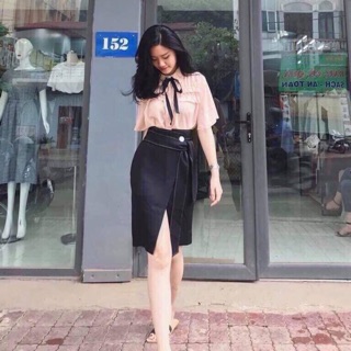 Chân váy xẻ trước trần chỉ