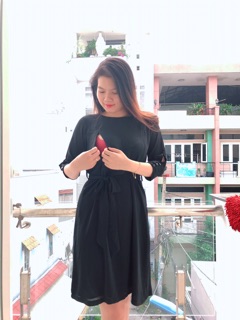 Váy Cho Con Ti Đen Buộc Nơ Eo Che Bụng