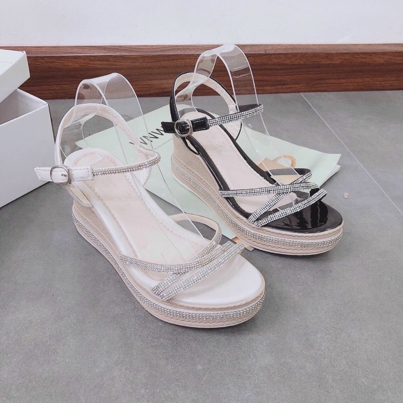 Giày sandal xuồng đá