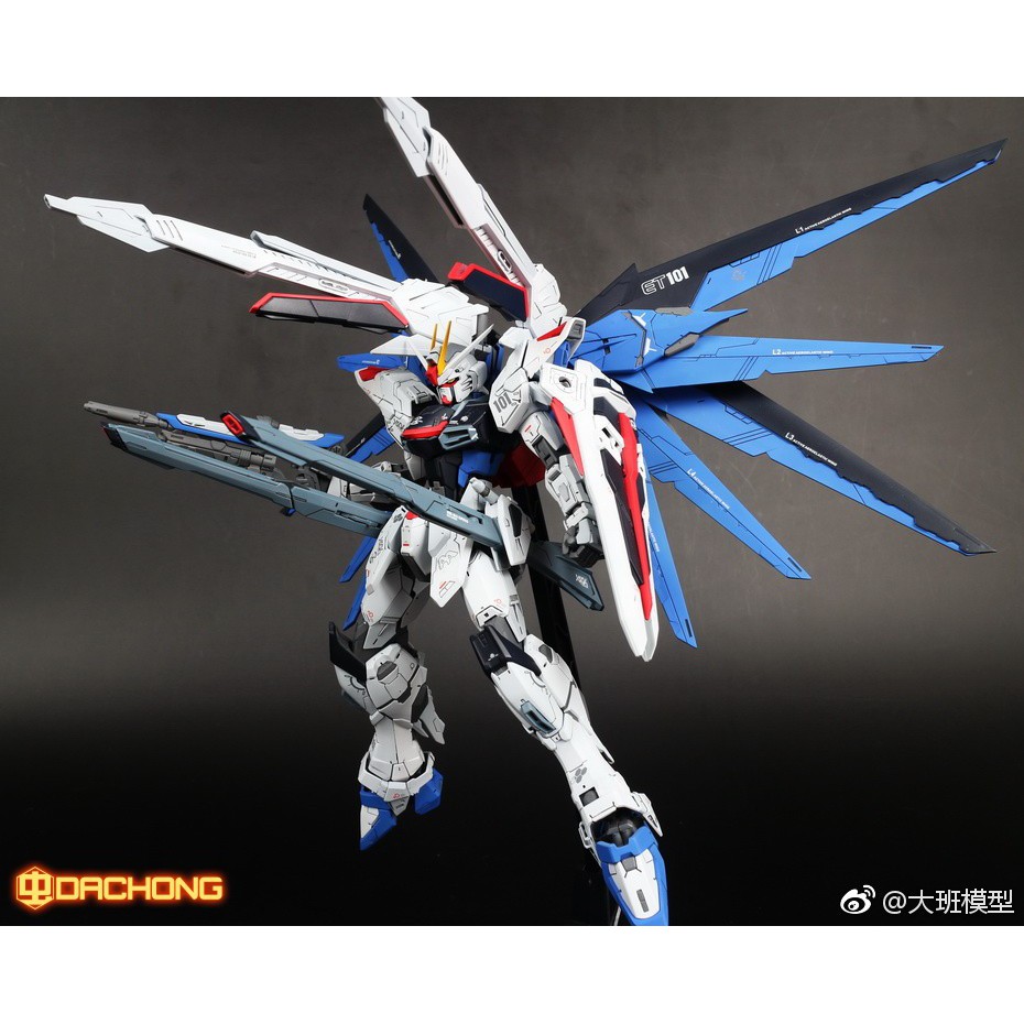 Mô Hình Lắp Ráp Gundam MG 6650 Freedom 2.0 (Daban) (tặng kèm base)