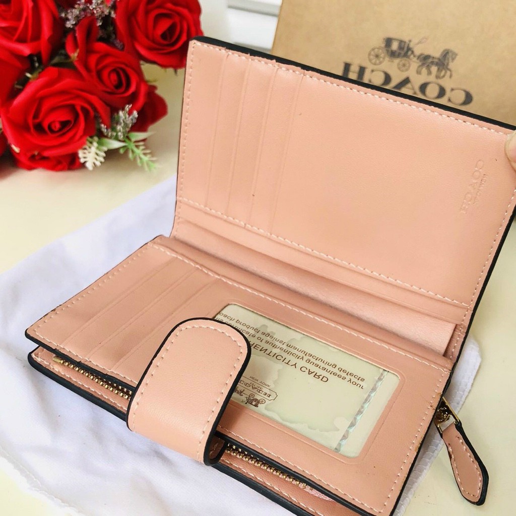 Ví Coách Medium Corner Zip F25937