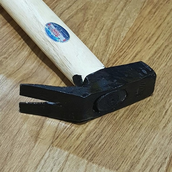 Búa Nhổ Đinh Cán Gỗ Đầu Thép Nguyên Khối Sơn Đen Chống Gỉ Nặng 350g Dụng Cụ Thiết Yếu Trong Nhà