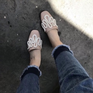 Thanh lý đôi mules Charles@keith xuất xịn ạ