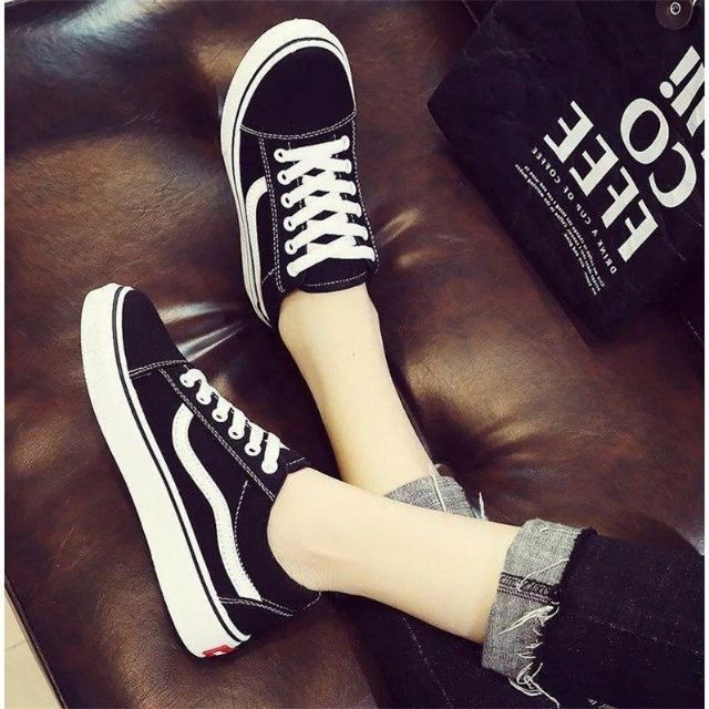 GIÀY VAN NAM NỮ MÀU ĐEN KẺ SỌC TRẮNG HOT TREND