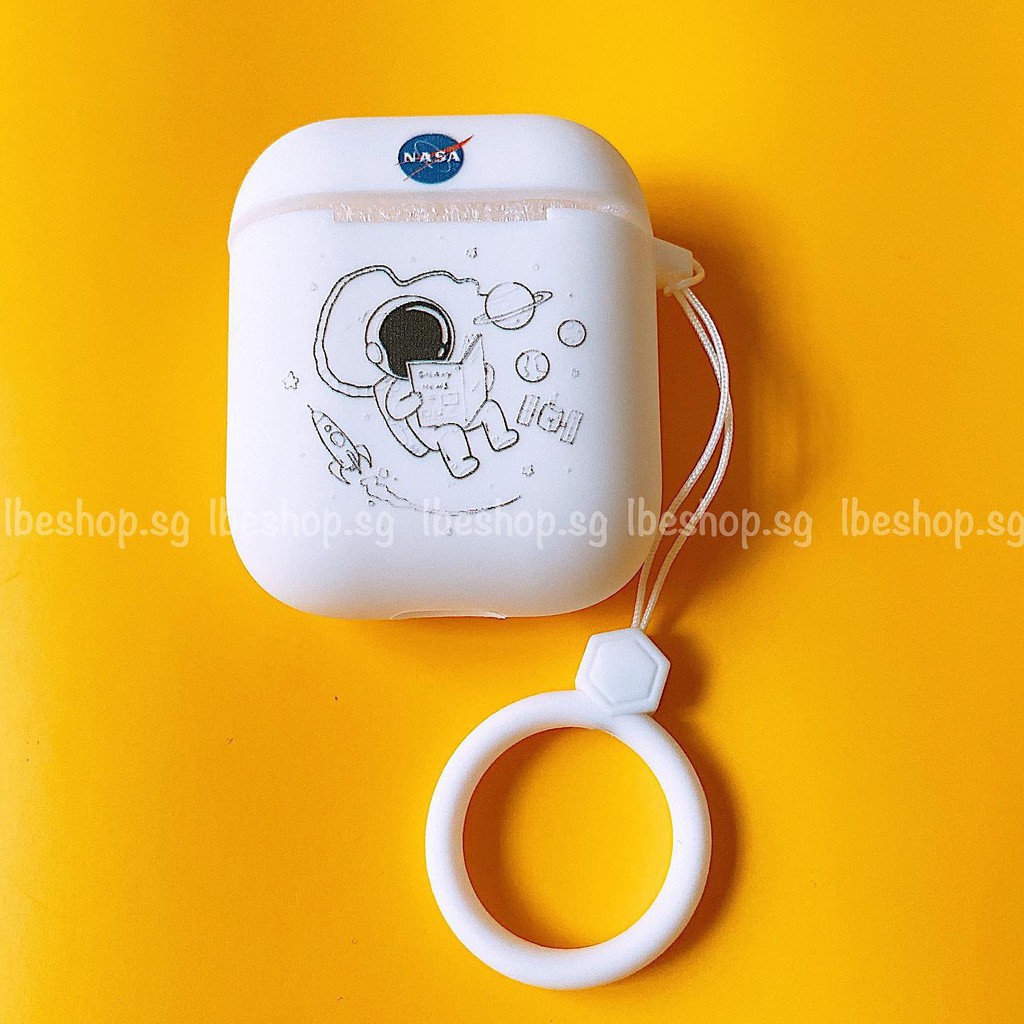 Ốp Bảo Vệ Tai Nghe Case Airpods 1 2 Trắng Đen In Hình Chất Liệu TPU Kèm Keyring