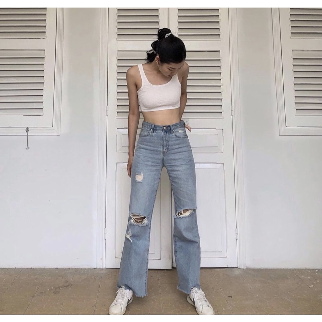 TheBlueTshirt - Quần Jeans Ống Rộng Nữ  Rách Gối Màu Nhạt - Cheeky Chic Wide Leg Jeans - Light Blue Wash
