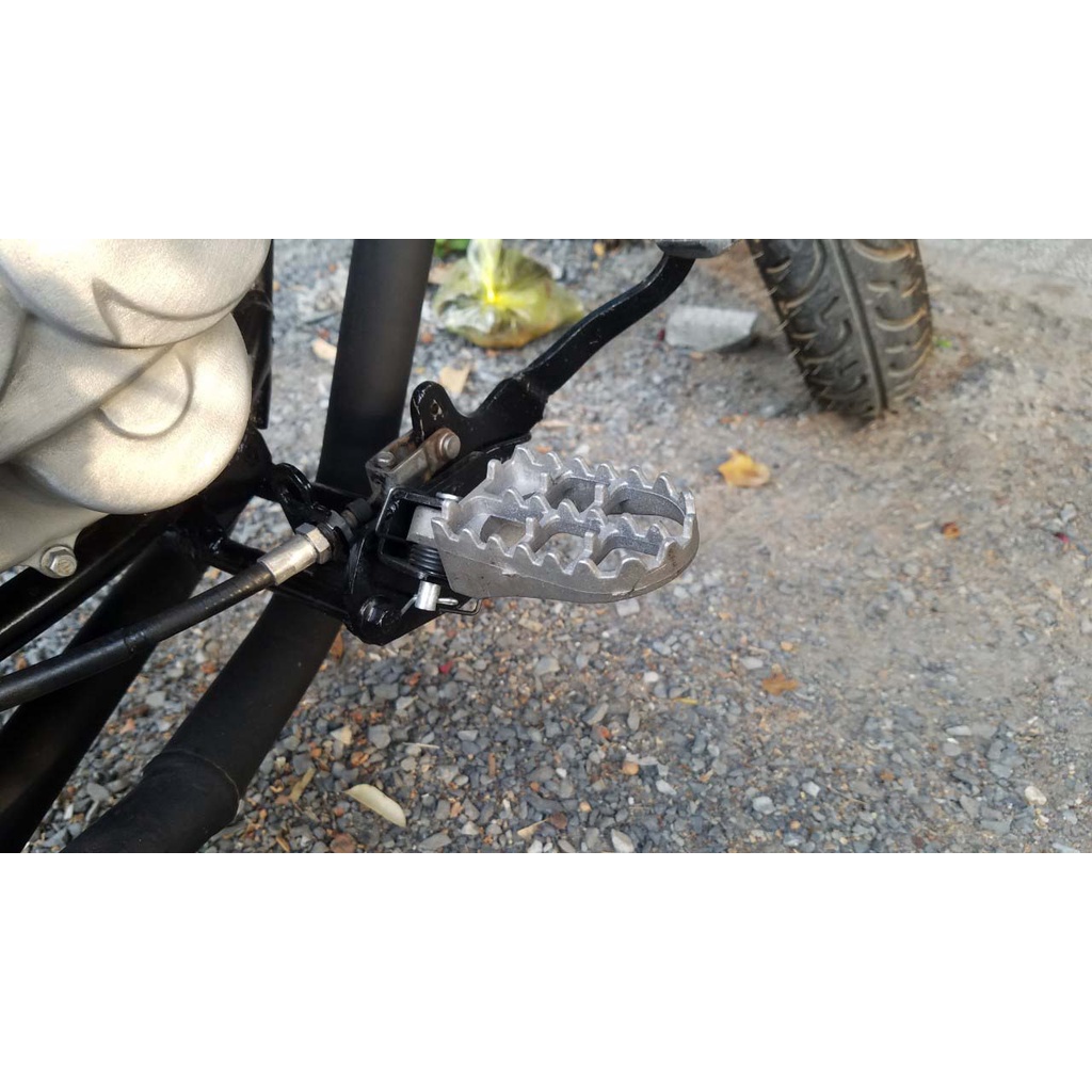 Gác chân cào cào kim loại độ nhiều dòng xe