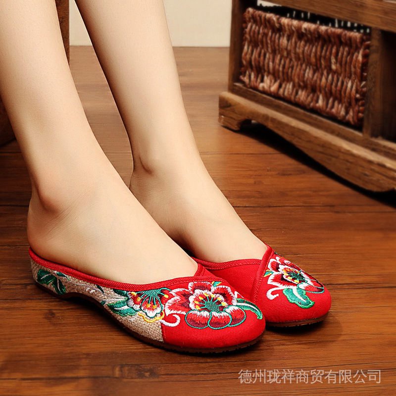 Dép bít mũi đế mềm chống trượt thêu họa tiết thổ cẩm phong cách Bắc Kinh cổ điển