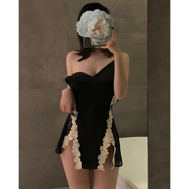Váy ngủ đỏ đen viền ren hông trắng