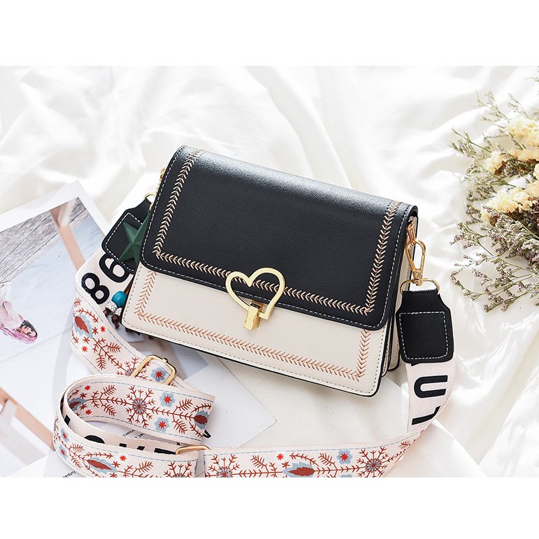 Túi đeo chéo - Túi xách thời trang - móc khóa tim