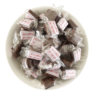 1kg Mứt me cay ngọt Ái Liên - Mứt đặc biệt - Mứt tết - bánh kẹo