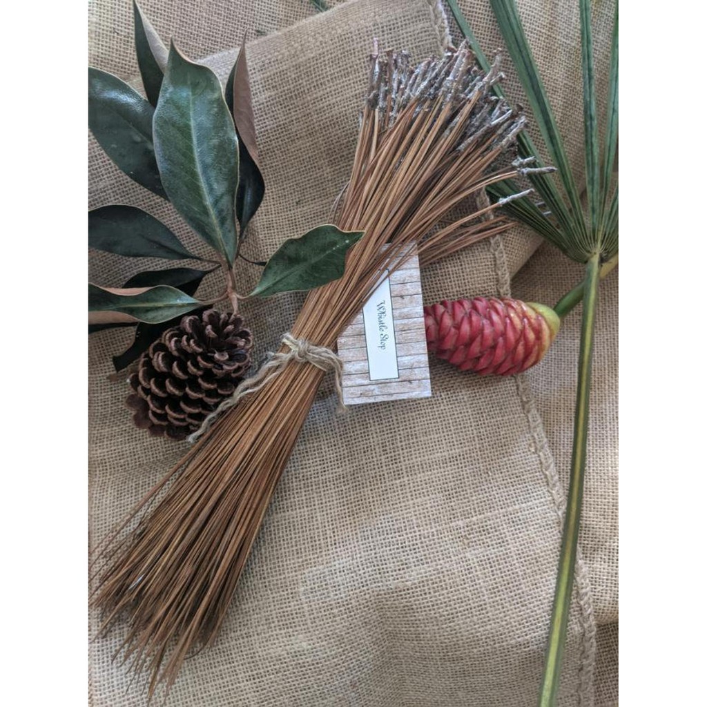 1kg lá thông khô màu tự nhiên không nhuộm, trang trí decor, làm vòng nguyệt quế giá rẻ tận rừng thông