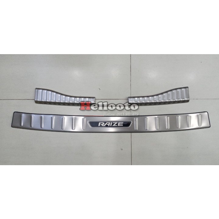 Chống trầy xước cốp xe Toyota Raize 2021 2022 2023 Mẫu Inox Cao Cấp