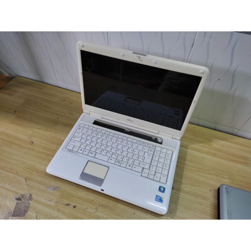 laptop fujistu i3 thế hệ 1.ram4gi.hdd 320gi.màn hình led 15.6inh .có phím số riêng và cổng hdmi
