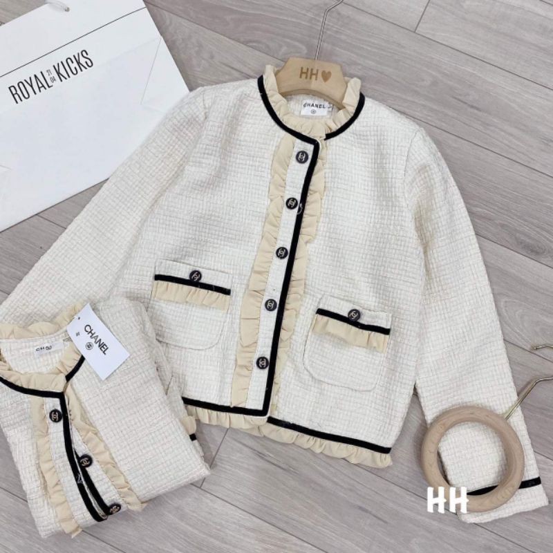 Áo khoác dạ viền đen bèo MH