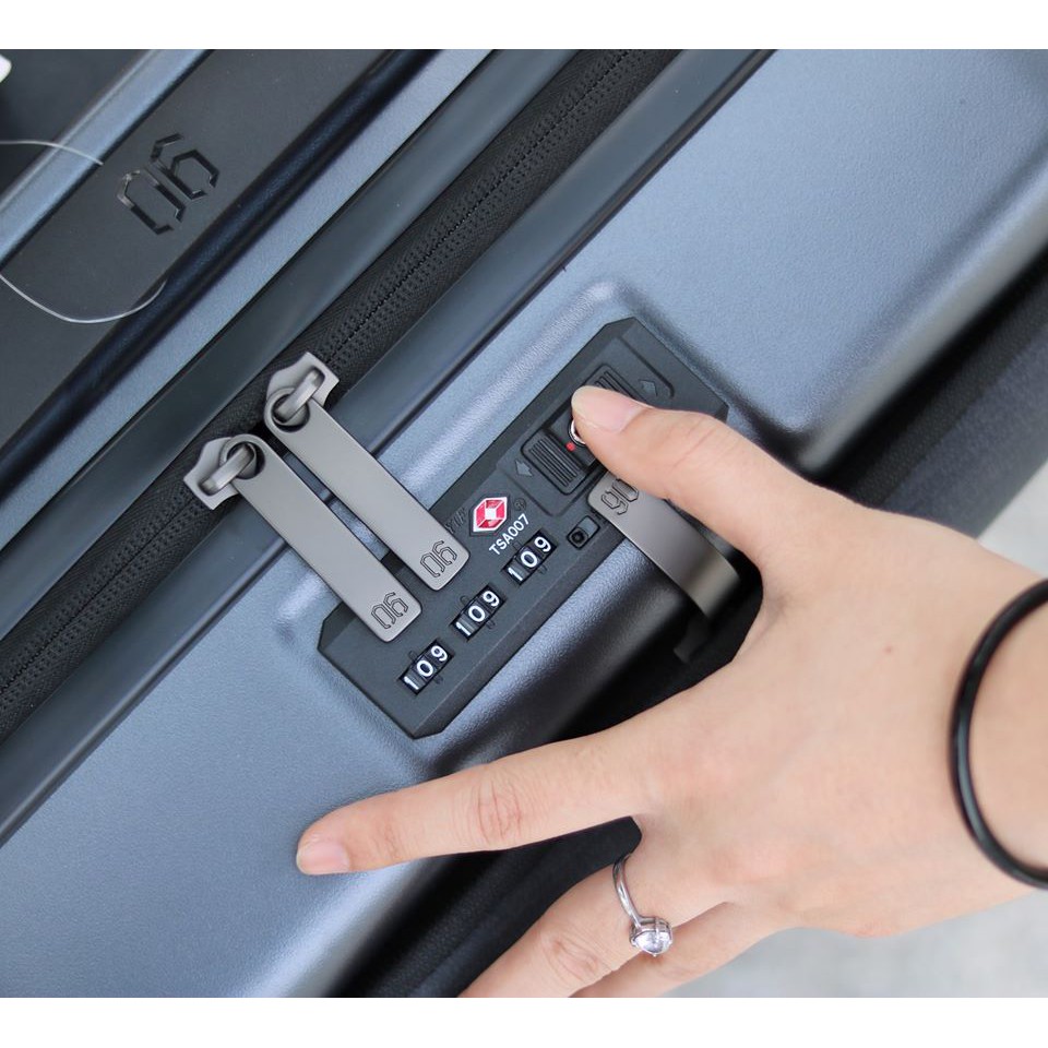 Vali passport Xiaomi 90 Go fun business boarding chassis 20inch/Vali du lịch xiaomi 20 Inch/90 Point 24 Inch trắng .