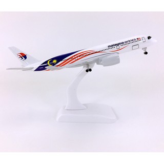 Máy bay mô hình Malaysia Airlines_ A350 (20cm;  có bánh xe)