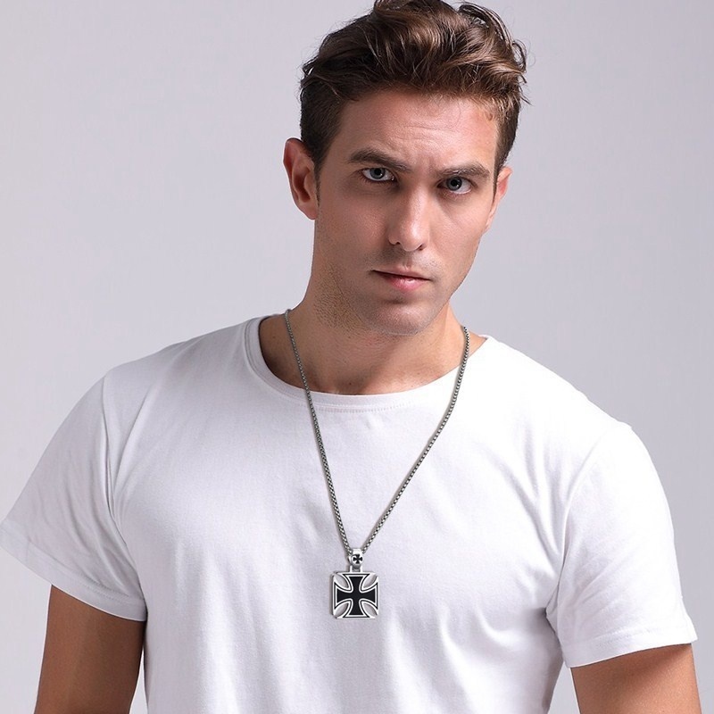 Mặt Dây Chuyền Hiệp Sĩ Thánh Giá Màu Đen Tráng men